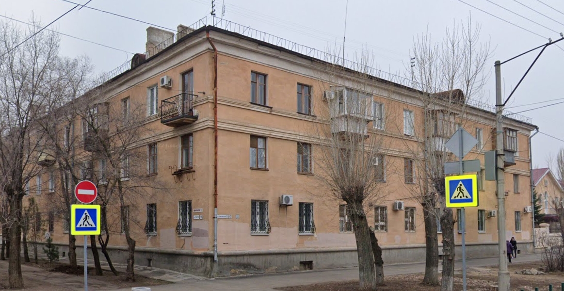 Жилой дом, г. Волжский, 1-ая очередь города, ул. им. Рихарда Зорге, 18 (ул. Комсомольская, 23)