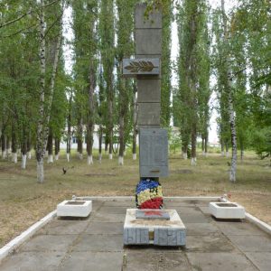 Братская могила участников гражданской войны, погибших в борьбе за власть Советов, Новониколаевский район, х. Дуплятский