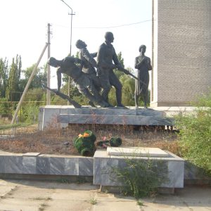 Братская могила коммунаров, Палласовский район, г. Палласовка, ул. Береговая