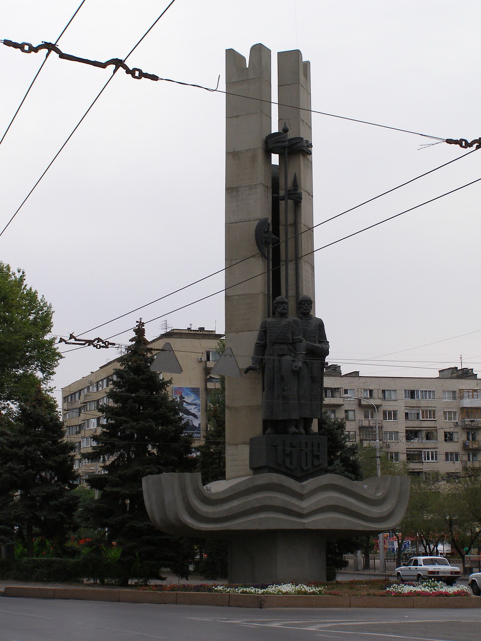 Памятный знак в честь 400-летия города Царицына — Сталинграда — Волгограда, г. Волгоград, Центральный район, Ленина пр.