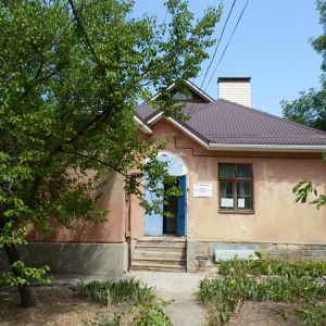 Здание, в котором состоялась первая городская партийная конференция, г. Волжский, ул Чайковского, 9