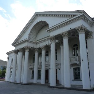 Училище Кулибина (кинотеатр Победа), город Волгоград, Центральный район, ул. Коммунистическая, 1