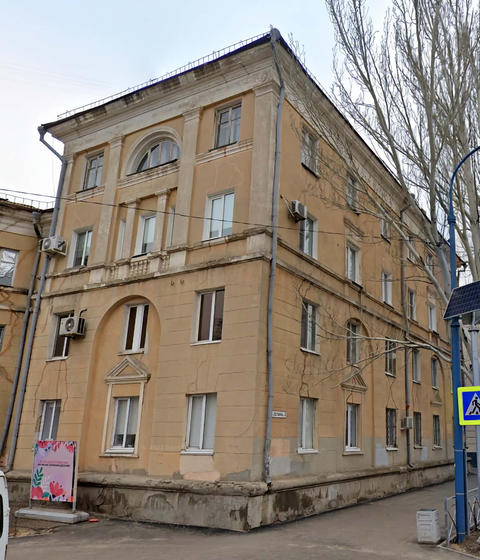 Здание, г. Волжский, 1-ая очередь города, пр-кт им. Ленина, 4