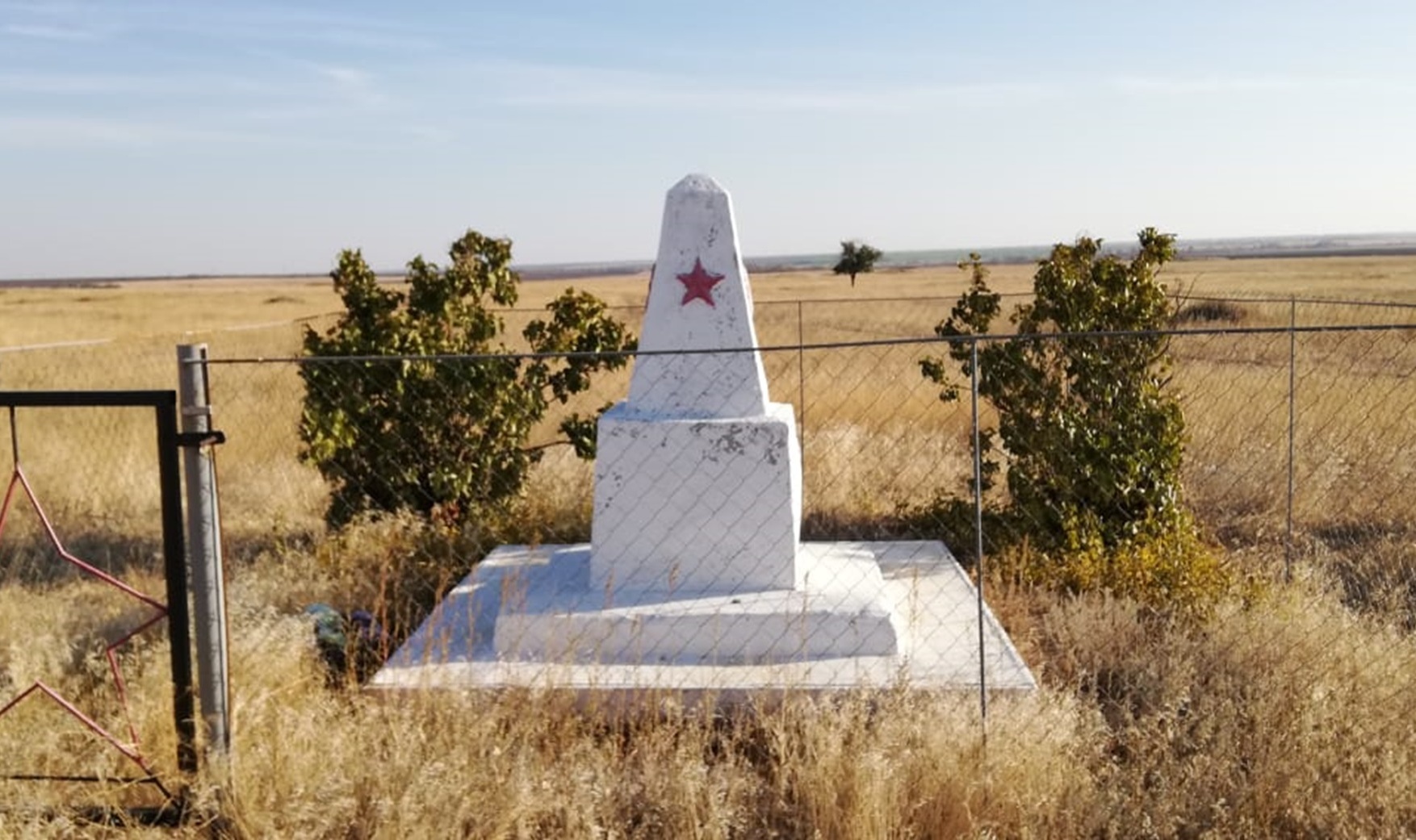 Братская могила советских воинов, погибших в период Сталинградской битвы, Клетский район, ур. Междуреченский (1)