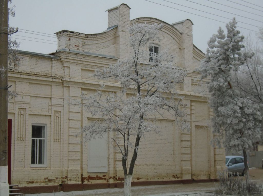Кинотеатр «Наполеон», Дубовка, ул. Московская, 13А (1)