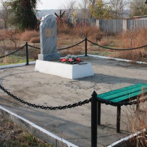 Могила советского лейтенанта Шелудько Г.П., погибшего в период Сталинградской битвы, Калачевский район, п. Черкасов (г. Калач-на-Дону) (1)