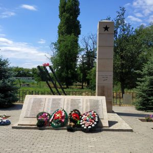 Братская могила советских воинов, погибших в период Сталинградской битвы, Среднеахтубинский район, х. Старенький (1)