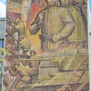 Мозаичное панно "Завод-солдат", г. Волгоград, Тракторозаводский район, пл. им. Дзержинского, 1