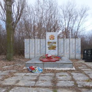 Братская могила советских воинов, погибших в период Сталинградской битвы, Иловлинский район, х. Фастов, центр (1)