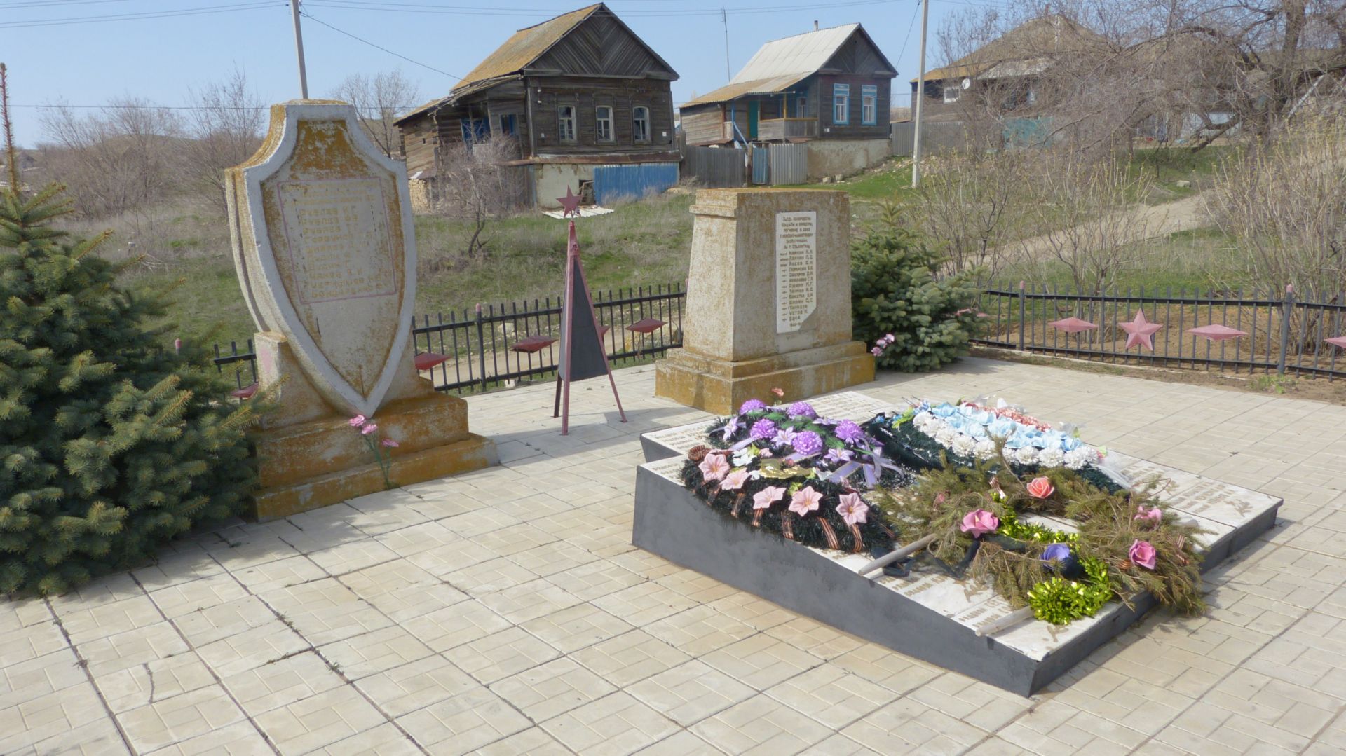 Братская могила Советских воинов, погибших в период Сталинградской битвы, Дубовский район, с. Горная Пролейка (1)