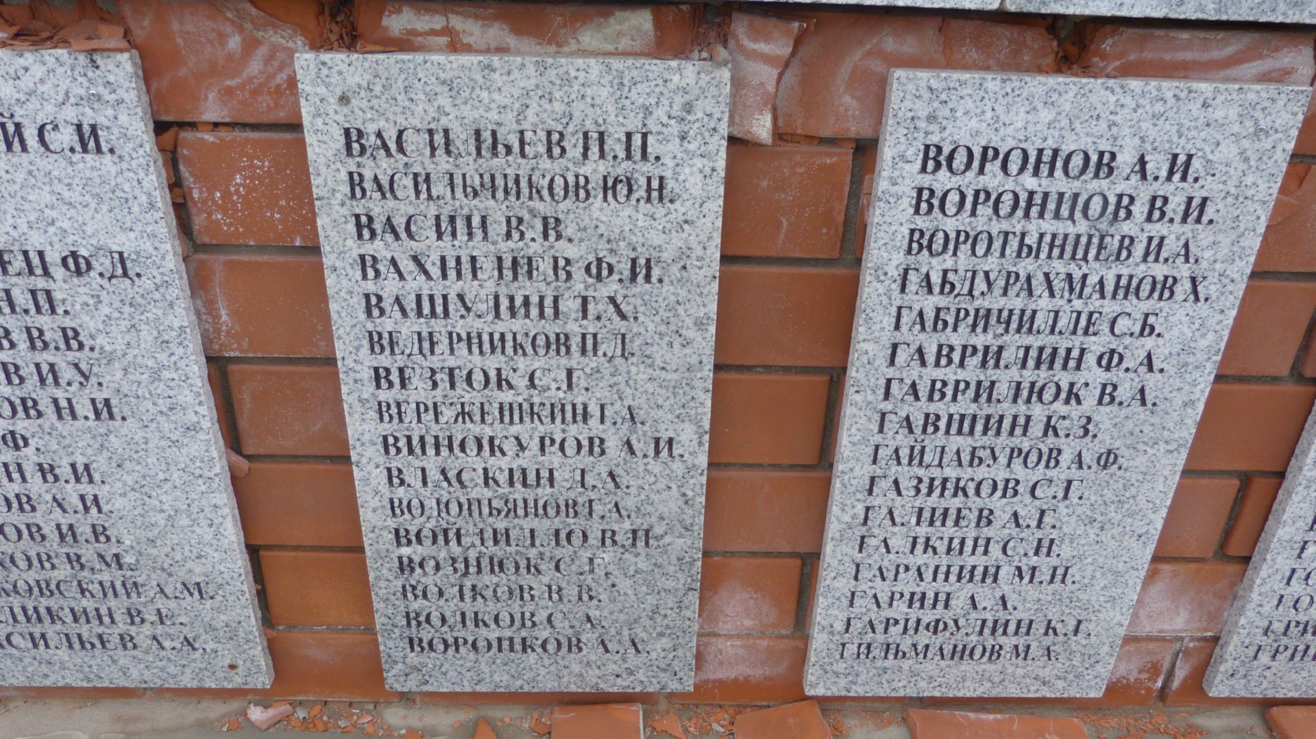 Братская могила участников гражданской войны и советских воинов, погибших в период Сталинградской битвы, Дубовский район, с. Садки (7)