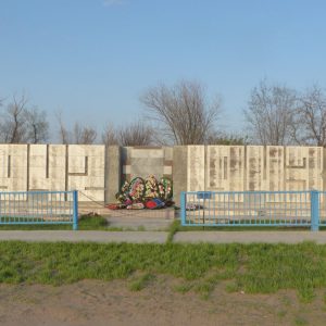 Братская могила советских воинов, погибших в период Сталинградской битвы, Ленинский район, с. Заплавное (1)