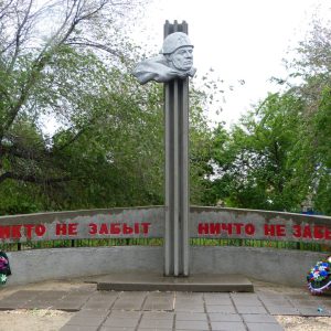 Братская могила советских воинов, погибших в период Сталинградской битвы, Суровикинский район, г. Суровикино, ул. Шоссейная (1)