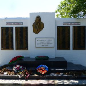 Братская могила советских воинов, погибших в период Сталинградской битвы, Суровикинский район, х. Сысоевский, центр (1)