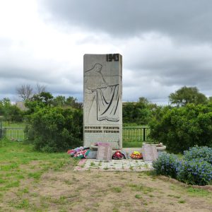 Братская могила советских воинов, погибших в период Сталинградской битвы, Суровикинский район, х. Погодин (1)