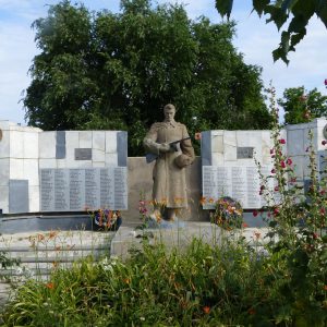 Братская могила советских воинов, погибших в период Сталинградской битвы, Клетский район, х. Караженский (1)