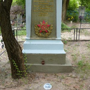 Братская могила советских воинов, погибших в период Сталинградской битвы, Клетский район, ст. Клетская, кладбище (1)