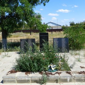 Братская могила советских воинов, погибших в период Сталинградской битвы, Клетский район, х. Калмыковский (1)