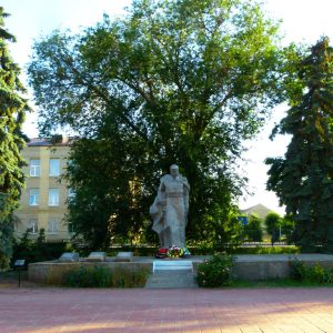 Братская могила советских воинов, погибших в период Сталинградской битвы, Клетский район, ст. Клетская, центральный парк (1)