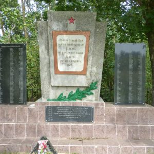 Братская могила советских воинов, погибших в период Сталинградской битвы, Серафимовичский район, х. Старосенюткин (1)
