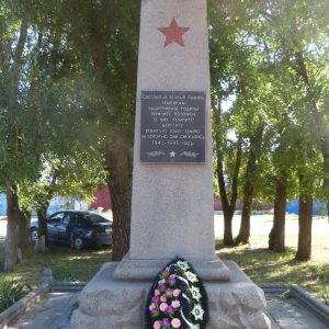 Братская могила советских воинов, погибших в период Сталинградской битвы, Серафимовичский район, х. Теркин (1)