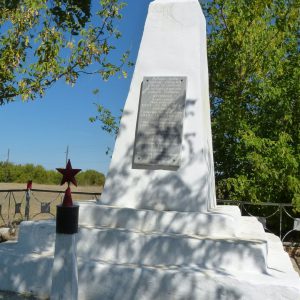Могила майора Куликова А.М., погибшего в период Сталинградской битвы, Иловлинский район, х. Белужино-Колдоиров (1)