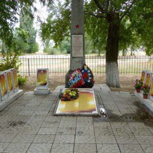 Братская могила советских воинов, погибших в период Сталинградской битвы, Иловлинский район, х. Краснодонский (1)