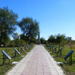 Братская могила летчиков, погибших в авиакатастрофе в период Сталинградской битвы, Камышинский район, с. Лебяжье (1)