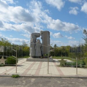 Братская могила советских летчиков и воинов, погибших в период Сталинградской битвы, Фроловский район, х. Большой Лычак (1)