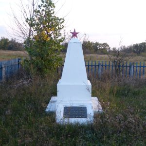 Братская могила советских воинов, погибших в период Сталинградской битвы, Фроловский район, х. Кудиновский (1)