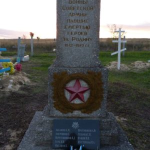 Братская могила советских воинов, погибших в период Сталинградской битвы, Кумылженский район, х. Митькин (1)