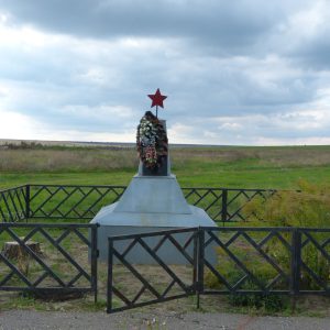 Братская могила советских воинов, погибших в период Сталинградской битвы, Кумылженский район, х. Краснополов (1)