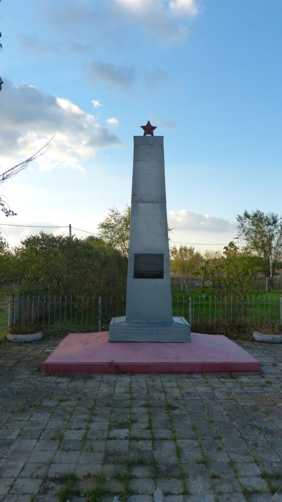 Братская могила советских воинов, погибших в период Сталинградской битвы, Кумылженский район, х. Красноармейский (2)