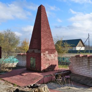 Братская могила участников гражданской войны и советских воинов, погибших в период Сталинградской битвы, Алексеевский район, х. Ларинский (1)
