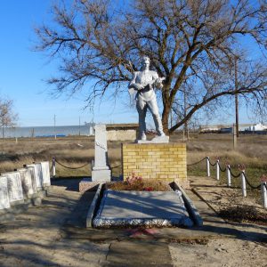 Братская могила советских воинов, погибших в период Сталинградской битвы, Октябрьский район, х. Новоаксайский (1)