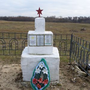 Братская могила советских воинов, погибших в период Сталинградской битвы, Серафимовичский район, х. Козиновский (1)