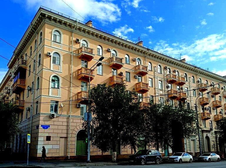 Дом жилой ("Дом Просвещенцев"), г. Волгоград, Центральный район, ул. Коммунистическая, д. 10