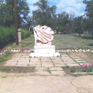 Могила бойца продотряда Твердохлебова И.И., погибшего в борьбе с белобандитами, Николаевский район, х. Красный Мелиоратор