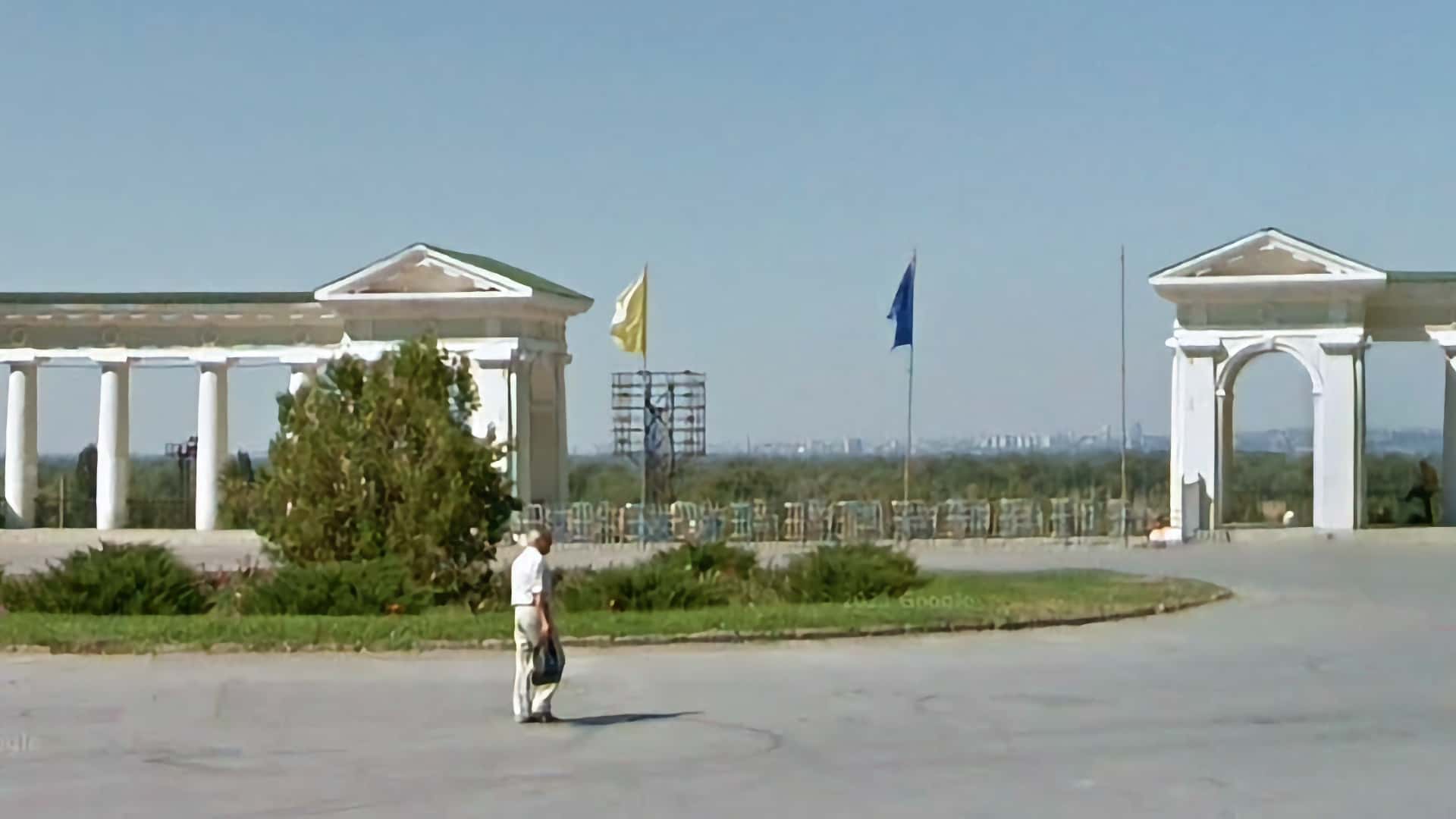 Пропилеи стадиона им. Логинова, г. Волжский, 1-ая очередь города, ул. Набережная
