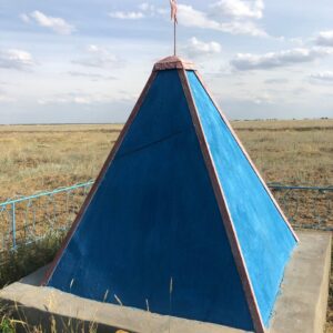 Братская могила советских воинов, погибших в период Сталинградской битвы, Старополтавский район, с. Суетиновка (1)