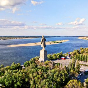 Памятник В.И. Ленину, г. Волгоград, Красноармейский район, на берегу р. Волги, у входа в ВДСК (1)